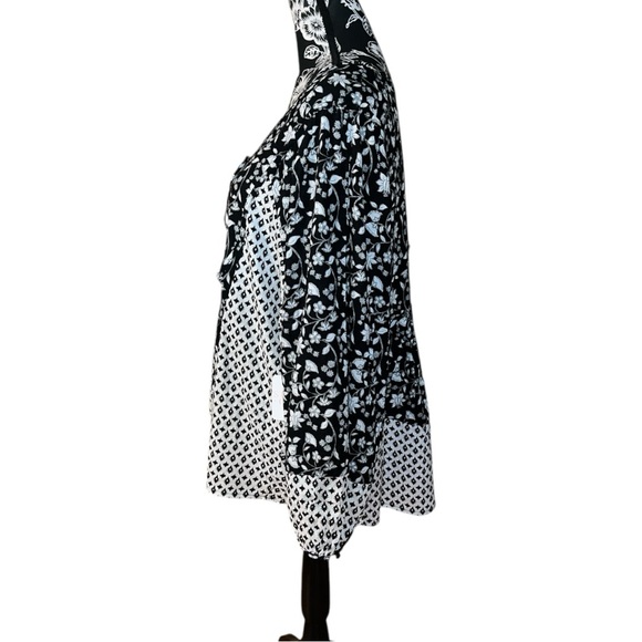 Stella & Ginger Floral Peasant Blouse - Picture 2 of 11